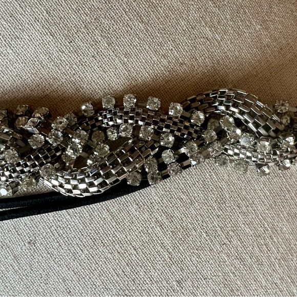 Silver jeweled headband - Picture 6 of 8
